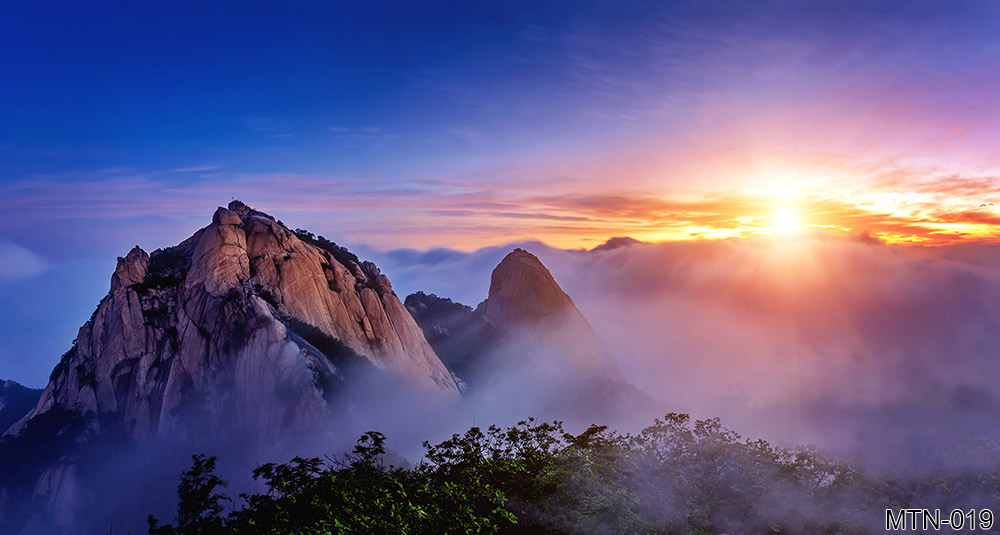 MTN-019_bukhansan-mountains-is-covered-by-morning-fog-sunrise-bukhansan-national-park-seoul-south-korea