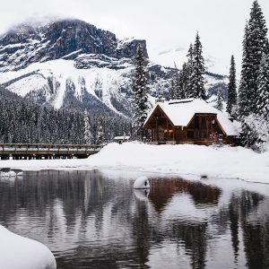 RIV-011_small-wooden-house-covered-with-snow-near-emerald-lake-canada-winter